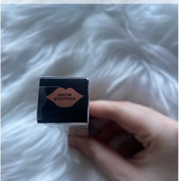 Victoria’s Secret Velvet Matte Cream Liquid Lipstick Shade Show Stopper - Picture 2 of 3
